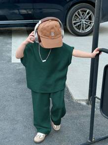 SHEIN Leap Crew 2pcs Kids Young Boys Casual Japanese And Korean Loose Casual Apricot Knit Floral Yarn Pit Stripe Loose T-Shirt Pants Two Pieces Set, Suitable For School, Sports, Vacation, Home And Outdoor, Suitable For Spring And Summer Seasons - Dark Green - View 1