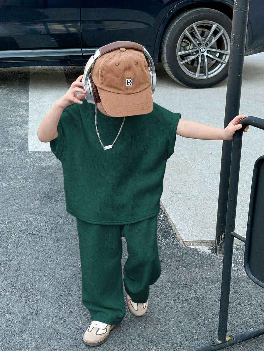 SHEIN Leap Crew 2pcs Kids Young Boys Casual Japanese And Korean Loose Casual Apricot Knit Floral Yarn Pit Stripe Loose T-Shirt Pants Two Pieces Set, Suitable For School, Sports, Vacation, Home And Outdoor, Suitable For Spring And Summer Seasons - Dark Green - View 1