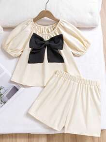 SHEIN Bộ đồ 2 món cho bé gái tuổi mới lớn, áo tay dài đèn lồng màu mơ kết hợp với quần short họa tiết bướm đen, phù hợp đi học, đi chơi, xuân/hè, Blocstyle Core, phong cách thể thao Miu Aesthetic - Màu be - Xem 3