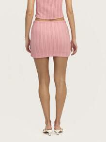 Nöista Minifalda texturizada de color rosa pastel, combinada con una blusa a juego. Perfecta para el verano, la primavera, la Pascua, graduaciones o como opción elegante para novias.