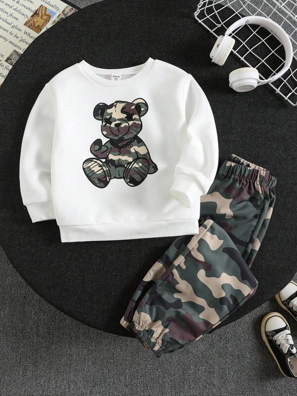SHEIN 2pcs Young Boys Clothing Set: Casual Cute Camouflage Bear Print Knit Hoodie Sweatshirt And Thickened Fleece Camouflage Cargo Pants, Suitable For Back To School, Kids Outfits, Holiday Parties, Daily Wear, Commuting, Sports, Autumn/Winter