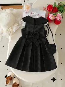 SHEIN Ramadan Meisjes Kinderen Elegante Lichtblauwe Hart Jacquard Stof Kraag Mouwloos Gerimpelde Taille A-lijn Jurk Met Bijpassende Diagonale Crossbody Tas, Geschikt Voor Bescheiden Zomerkleding Voor Sierlijke Meisjes