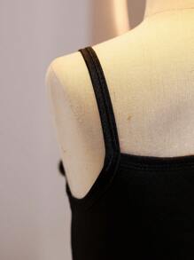 SHEIN Vestido corto de tirantes esencial y versátil para niñas, de color liso, con cintura alta, de tela de satén brillante y estilo minimalista casual para uso diario - Negro - Ver 3