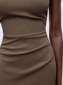 Maija 2025 年夏季新款摩卡色细肩带露肩褶饰腰部连衣裙，商务休闲日常通勤优雅，适合海滩度假、婚礼嘉宾、乡村音乐节、早午餐、机场，90 年代复古风格