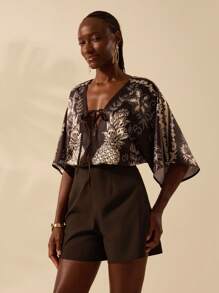 CAJUNI 女士波西米亚风热带花卉和菠萝黑白印花深 V 领系带蝙蝠袖宽松紧身衣，度假休闲海滩紧身衣 - 黑與白 - 查看 6