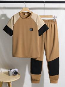 SHEIN Set de 2 piezas: Camiseta de cuello redondo y pantalones casuales y versátiles con diseño de bloques de color para niño preadolescente, adecuado para ir al trabajo, la escuela, ocio y deportes, primavera/verano - Marrón - Ver 7