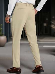 Manfinity Bizformal Pantalones de traje casuales simples de unicolor con diseño de detalle de cintura, hebilla asimétrica en la cintura.