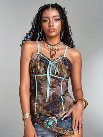 Hippie Top de mujer con estilo de vacaciones retro, en contraste de estampado de mariposa y tie dye