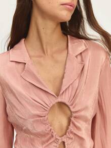 Nöista 优雅的粉色缎面衬衫，长喇叭袖，正面镂空。时尚精致，非常适合春季或夏季。 - 藕粉色 - 查看 3