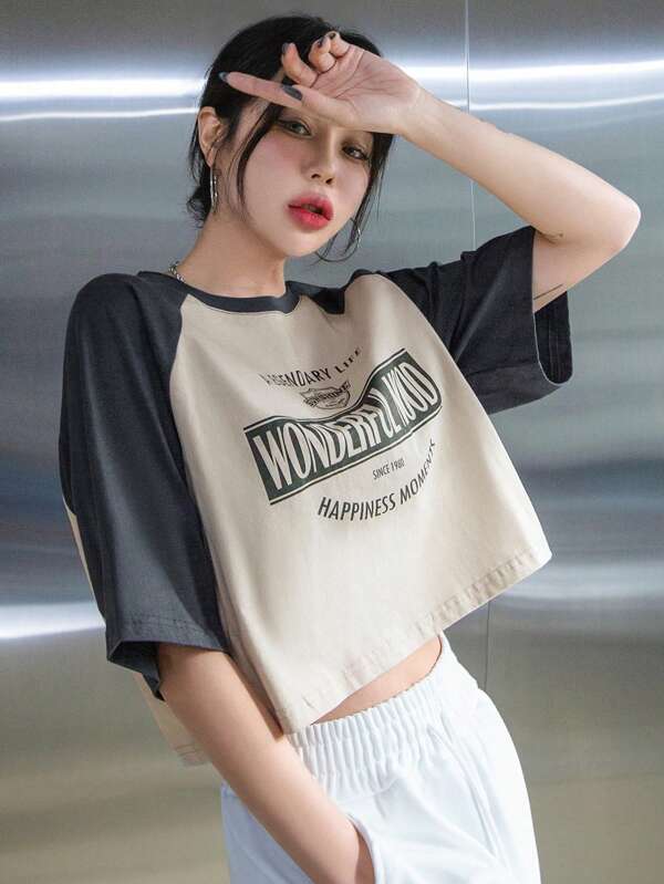 DAZY Tricou crop cu mâneci raglan în contrast cu litere grafice de vară