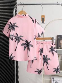 SHEIN Set de 2 piezas de camisa tipo polo de punto acanalado y shorts para niño preadolescente de vacaciones