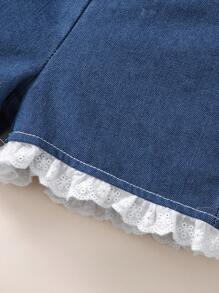 2 pezzi Set estivo da bambina con blusa a maniche a sbuffo con colletto a volant e ricamo floreale e shorts di jeans con volant