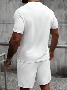 Manfinity CasualCool 男士夏季基本款纯色针织休闲圆领短袖两件套西装，适合日常休闲穿着，适合送给老公和男朋友的礼物，男士白色套装 - 白色 - 查看 2