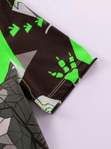 SHEIN Leap Crew 3pcs/Set Tween Boys Rash Guard Crew Neck Tee, Swim Shorts, Swim Cap - Green - View 3