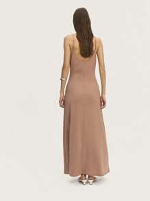 Nöista 精致的无袖长裙，采用罗纹面料，肩带可调节，修身版型。非常适合复活节、夏季活动或优雅的海滩场合。 - 棕色 - 查看 2
