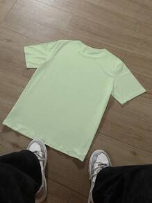 Manfinity EMRG Camiseta casual de manga corta con cuello redondo, estampado de calavera y eslogan, versátil para hombres