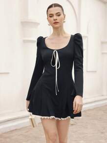 SHEIN Unity Französischer aristokratischer Stil Kontrast Farbe Krawatte Vorne & Gerüschter Saum Puffärmel Romantisch Süß Slim Mini Kleid, vielseitig für Date/Events - Schwarz - Übersicht 1