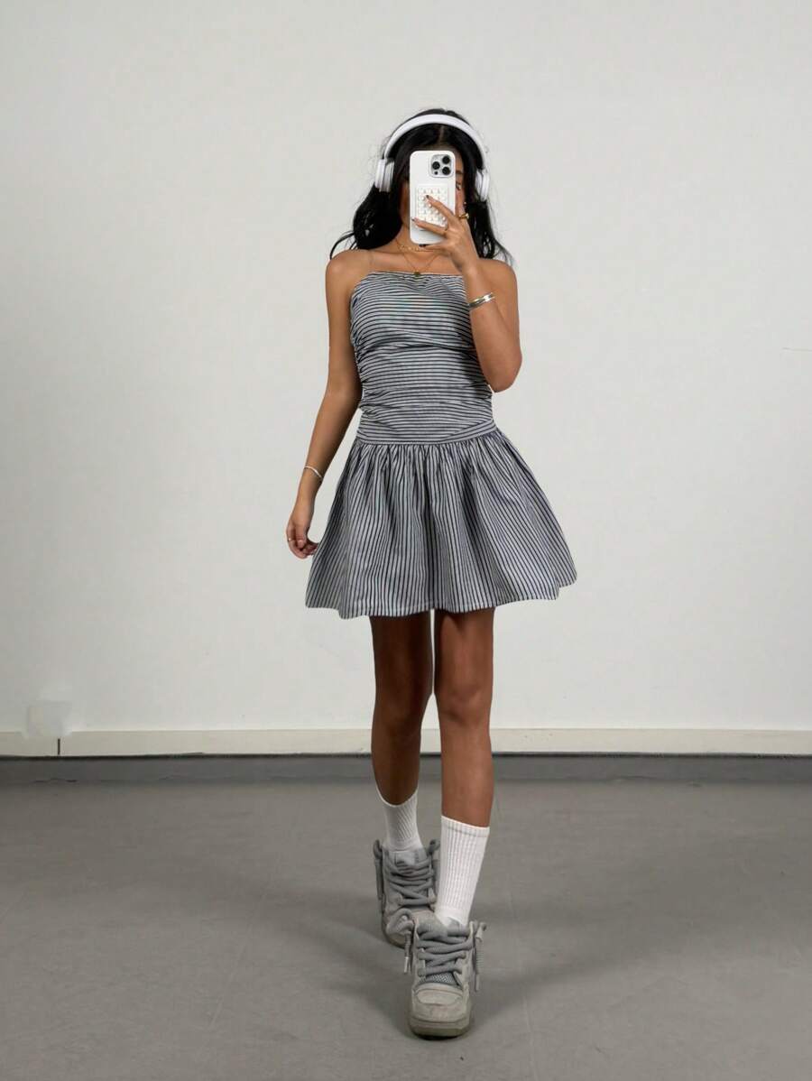 SHEIN Tween Girls Spring/Summer Off-Shoulder Tube Top Red Plaid Pleated Simple Dress Back To School Clothing Suitable Girly Grey And White Striped Pleated Waist A-Line Open Back Mini Dress, Casual Holiday Streetwear - Black and White - View 1