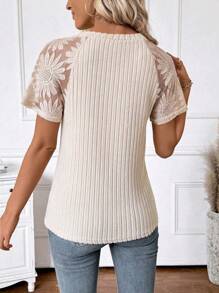 SHEIN LUNE Women's Summer Casual Knit Textured Floral Lace Button Accent Raglan Sleeve Fitted Crew Neck T-Shirt, Suitable For Daily Casual Life, Travel, Vacation, Countryside, Bohemian, Rural Style - Apricot - View 2