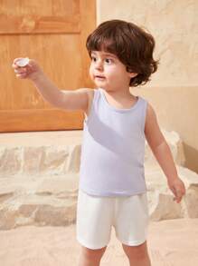 SHEIN Set de 3 piezas para bebé niño: chaleco de punto suave con cuello redondo sin mangas de unicolor, pantalones cortos de cintura elástica, y chaqueta - Multicolor - Ver 3