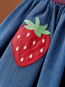 SHEIN Vestidos casuales de estilo fiesta y vacaciones para niñas pequeñas con tirantes rojos, con aplicación bordada de fresa y cable decorativo azules - Azul - Ver 7