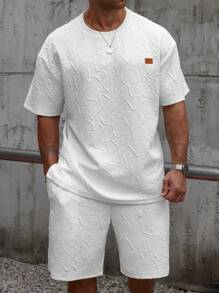 Manfinity Homme Conjunto casual de camiseta y pantalones cortos bordados de tela texturizada para hombre de talla grande
