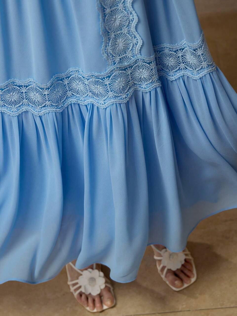 CONTRAST LACE FLOWY DRESS
