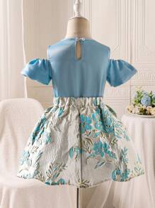 SHEIN Glamorique Kids 女童优雅缎面泡泡袖上衣和提花半裙两件套，适合春夏日常穿着、派对、聚会，展现小女孩高贵、优雅、活泼可爱的魅力，也适合婚礼等正式场合。 - 藍色 - 查看 2
