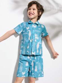 SHEIN Kleine Jungen Set mit blau bedrucktem Kurzarmhemd und weiten Shorts - Blau - Übersicht 2