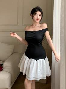 Modelyn Vestido corto de moda con volantes en el dobladillo y escote descubierto de hombros con contraste de color para mujer - Negro - Ver 2