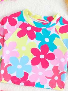 Conjunto de traje de baño de niña/niña pequeña con camiseta de manga larga con estampado floral y pantalones cortos, con diadema, protección solar de verano para la playa - Multicolor - Ver 3