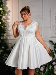 Glamrae Plus Size Elegant Romantic White Collar Floral Applique Fringe Hem Satin Long Dress, Bridal Gift Formal Gown, Wedding Dress, Little White Dress, Bride - White - View 6