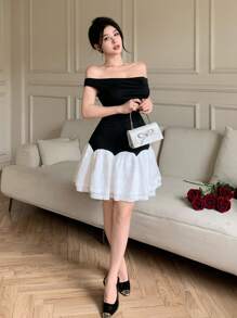 Modelyn Vestido corto de moda con volantes en el dobladillo y escote descubierto de hombros con contraste de color para mujer - Negro - Ver 6