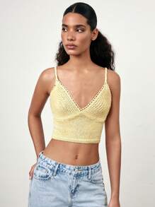 Maija Nuevo para el verano de 2025, top casual de crochet con tirantes de espagueti y cuello en V en color amarillo crema, versátil y apropiado para playa, vacaciones, salidas, reuniones, bodas y temporada de graduación