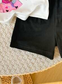 2 件套婴儿/幼儿女孩可爱时尚休闲宽松风格柔软舒适图案白色短袖 T 恤上衣和纯黑色宽松短裤 OOTD 服装，适合家居或户外日常穿着，春夏新品 - 黑與白 - 查看 3