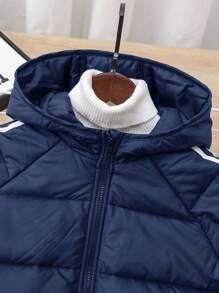 SHEIN Crianças Tween Boy Casual Listrado Fita Com Capuz Zip-Up Grosso Quente Acolchoado Casaco, Preto Inverno Acolchoado Casaco, Adequado Para Outono E Inverno