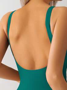 Traje de baño de una pieza elegante y casual con pliegues y espalda descubierta, adecuado para deportes y la playa
