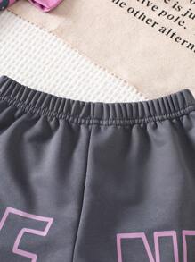 2 sztuki młodzieżowego, luźnego T-shirtu z nadrukiem górskim + zestaw swobodnych szortów cargo, odzież uliczna