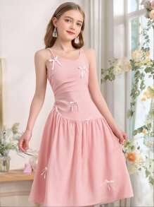 SHEIN 少女休闲优雅度假连衣裙，粉色细肩带连衣裙，带蝴蝶结和荷叶边下摆，适合春夏季外出和度假 - 粉色 - 查看 1