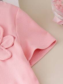 SHEIN Vintaside Kids Young Girl Pink Knit Short Sleeve T-Shirt, Intricate 3D Floral & Pearl Button Decor, Adorable & Fashionable Summer Top, Versatile Daily Wear Young Girl Tee - Pink - View 4