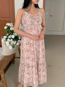 DAZY Vestido de tirantes con volantes y estampado floral delicado por toda la prenda, estilo romántico para mujeres