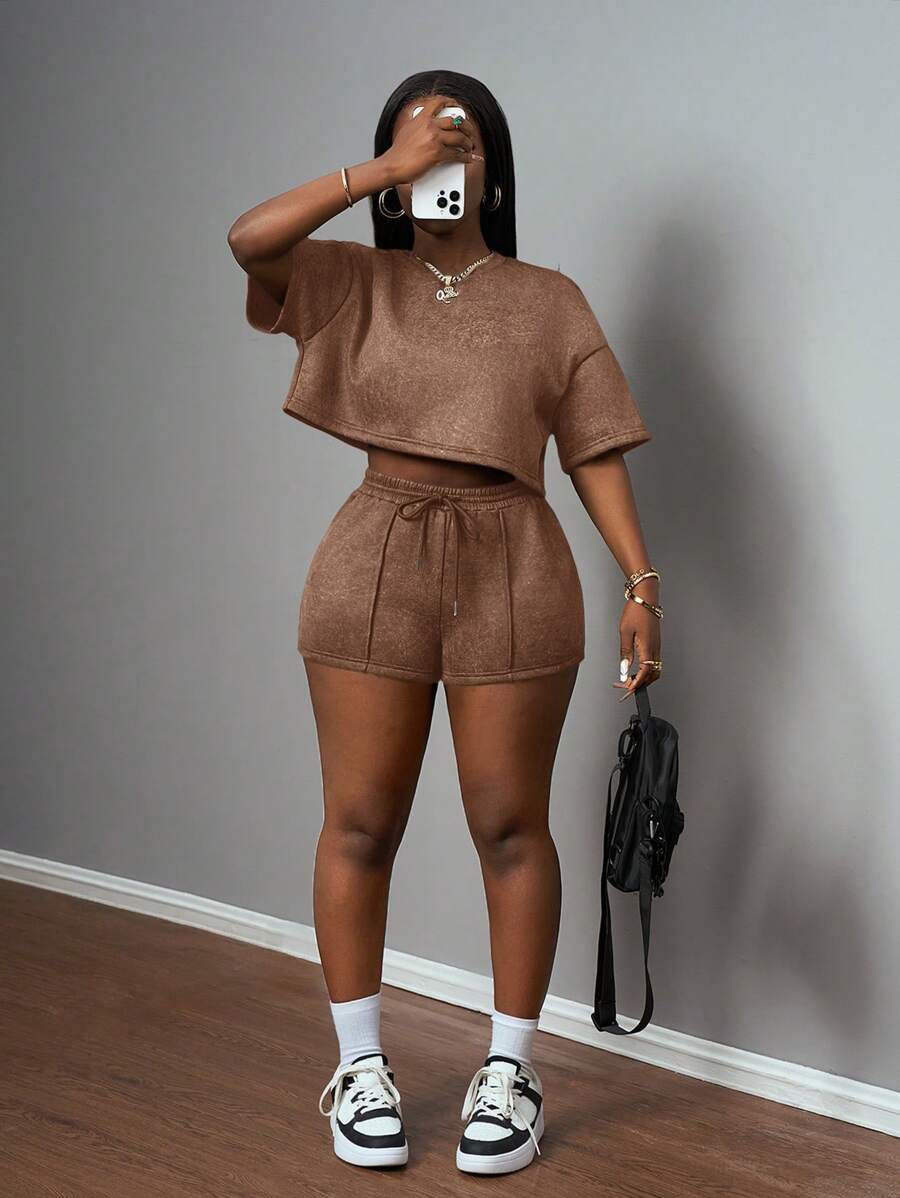 Slaydiva 2 Stücke/Set Damen lässiger Sport Streetwear Set aus Rundhals Kurzarm T-Shirt und Shorts, übergrößer Schneeflocken Stoff Sweatshirt Outfit, Sportanzug