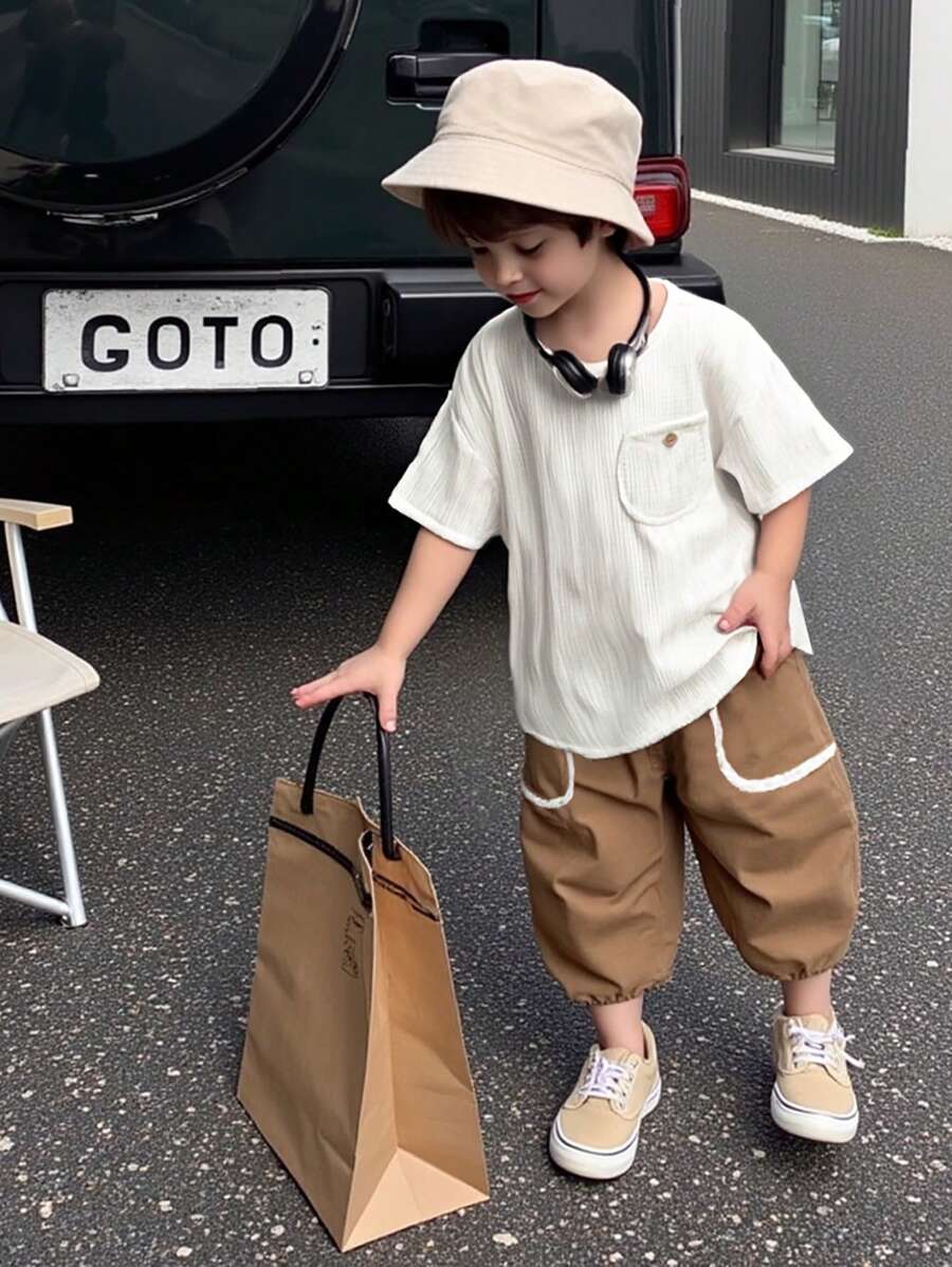 2pcs/Set Boys White Textured Wavy Pattern Short Sleeve Pocketed Top & Khaki Color 3/4 Length Pants With Contrast Pocket Trim, Suitable For School, Travel, Vacation, Casual Daily Wear