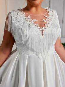 Glamrae Plus Size Elegant Romantic White Collar Floral Applique Fringe Hem Satin Long Dress, Bridal Gift Formal Gown, Wedding Dress, Little White Dress, Bride - White - View 3