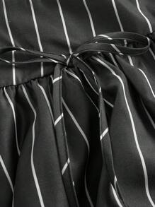 SHEIN MOD 加大码条纹蝴蝶结装饰可爱派对校园风格宽松迷你裙女式短裙短裤裙配短裤女式短裙 - 黑與白 - 查看 3