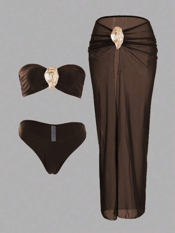 Swim Oasis Ținuta de plajă 3 piese pentru femei: costum de baie în două piese, fustă maxi transparentă, culoare albă sexy, dar elegantă, cu accesorii decorative aurii, design fără spate, stil vacanță de vară