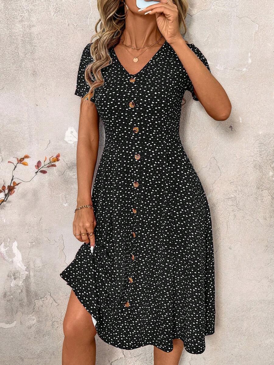 SHEIN Clasi 大码休闲心形印花纽扣门襟夏装、海岛度假装、女士蜜月装、女士夏装、毕业礼服、夏装、女士夏季连衣裙、太阳裙