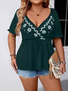 SHEIN LUNE Camicia con bottoni, colletto, vita elastica e stampa floreale, elegante e versatile, adatta per andare al lavoro e in vacanza, per taglie comode, per primavera/estate/autunno, colore nero e bianco