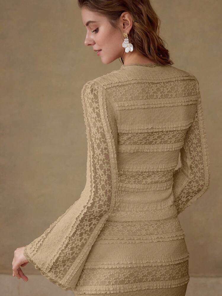 CONTRAST LACE FLARE SLEEVE T-SHIRT