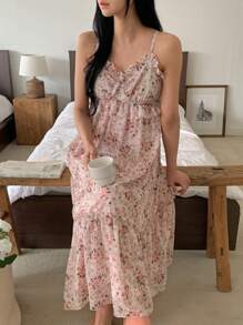 DAZY Vestido de tirantes con volantes y estampado floral delicado por toda la prenda, estilo romántico para mujeres